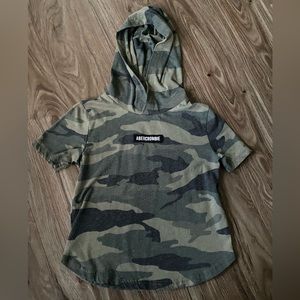 💸$7 bundled- 3 for$21 SALE💸 
Abercrombie Kids, Short Sleeve Camo Hoodie 5/6